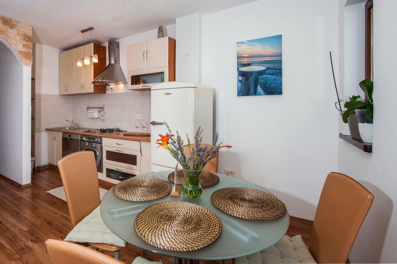 Apartment Thalassa Ρόβινι Εξωτερικό φωτογραφία