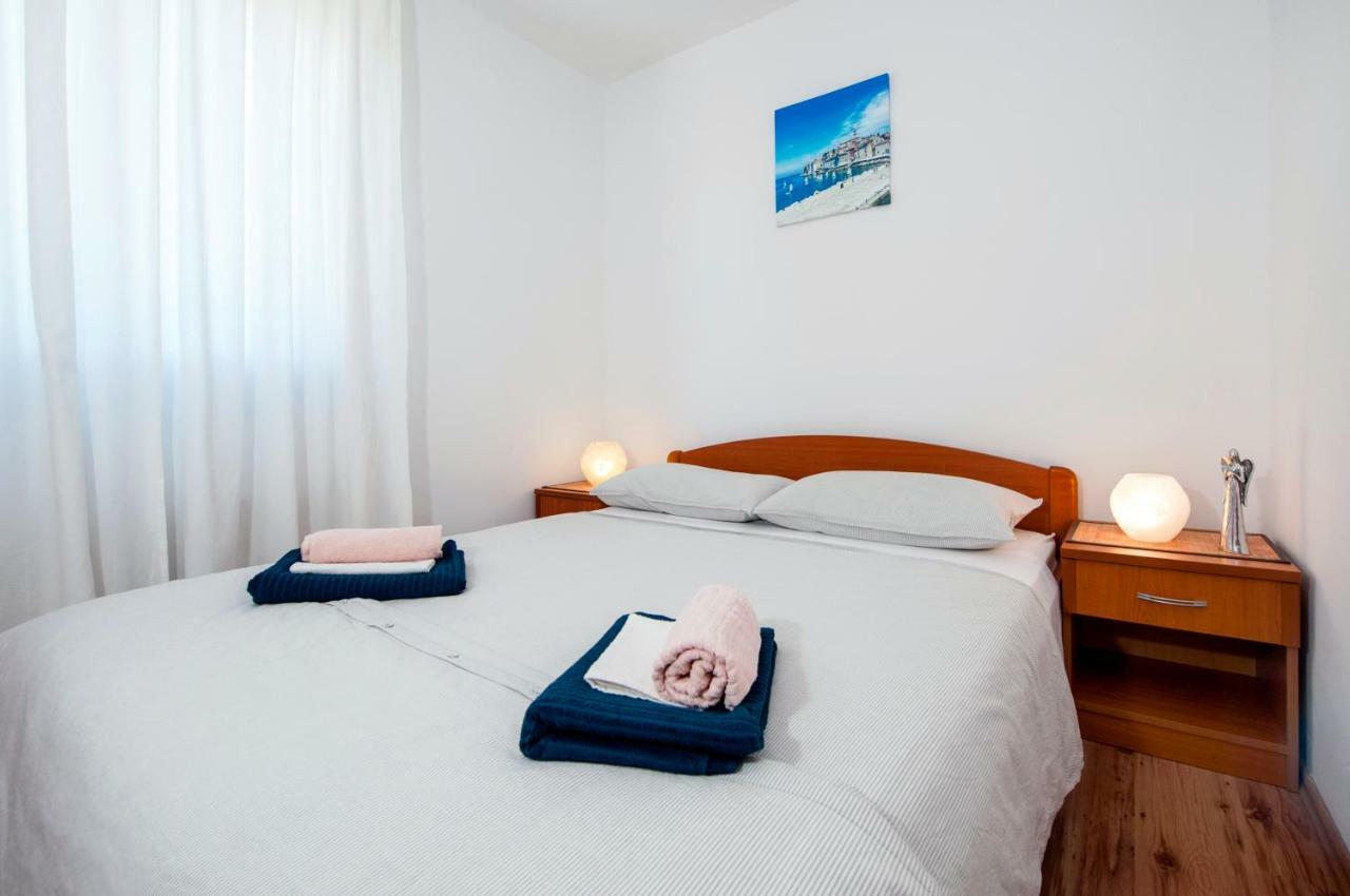 Apartment Thalassa Ρόβινι Εξωτερικό φωτογραφία