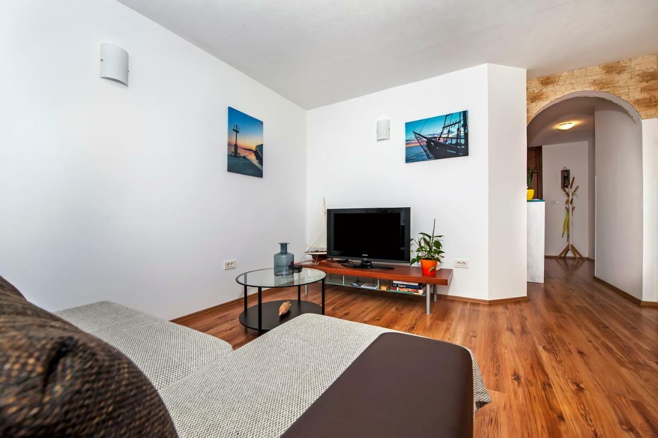 Apartment Thalassa Ρόβινι Εξωτερικό φωτογραφία