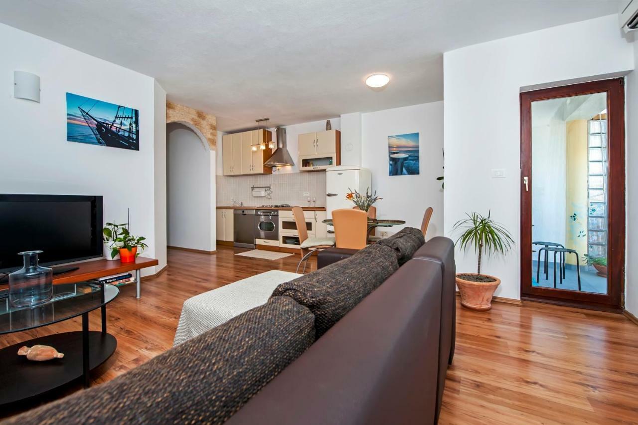 Apartment Thalassa Ρόβινι Εξωτερικό φωτογραφία
